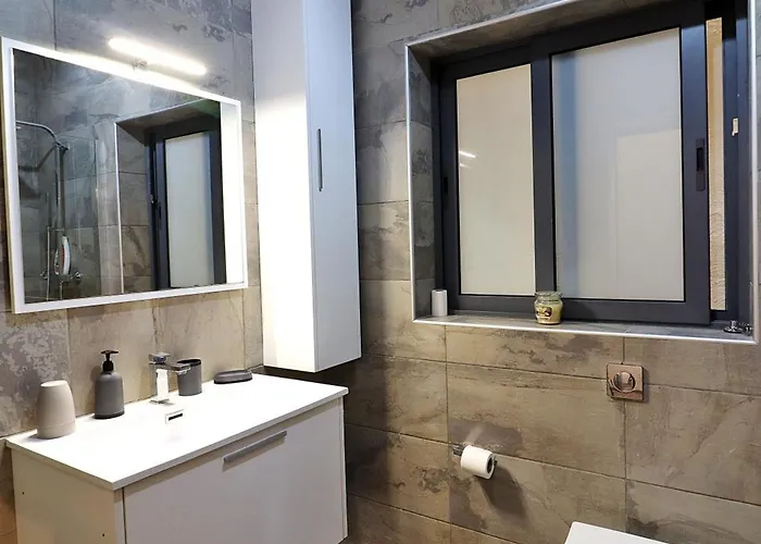 Seaside Hideaway 2br Walk To Sea